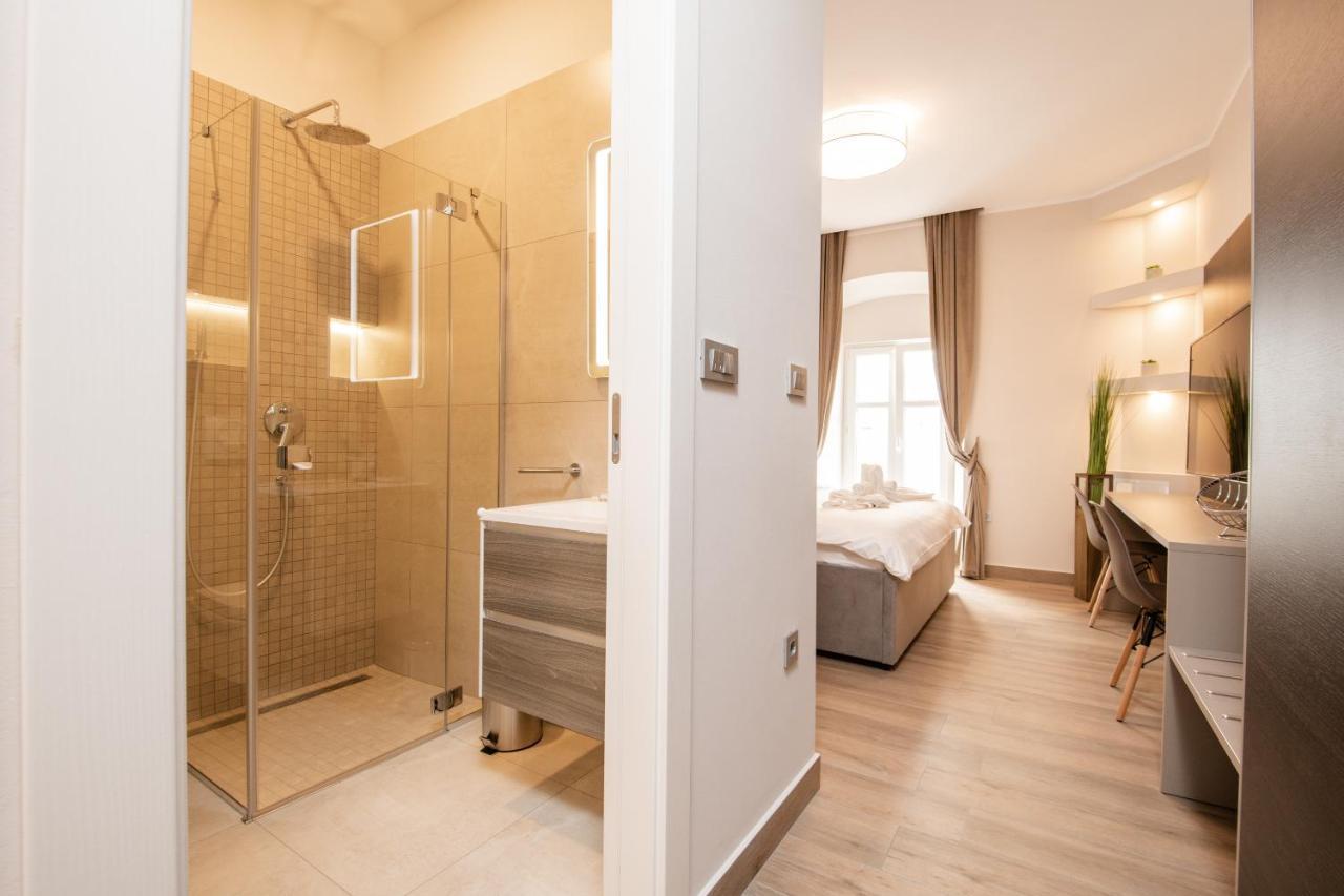 Deluxe Apartments & Rooms Revis غييكا المظهر الخارجي الصورة