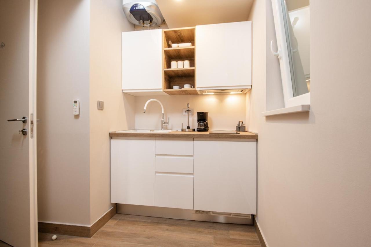 Deluxe Apartments & Rooms Revis غييكا المظهر الخارجي الصورة